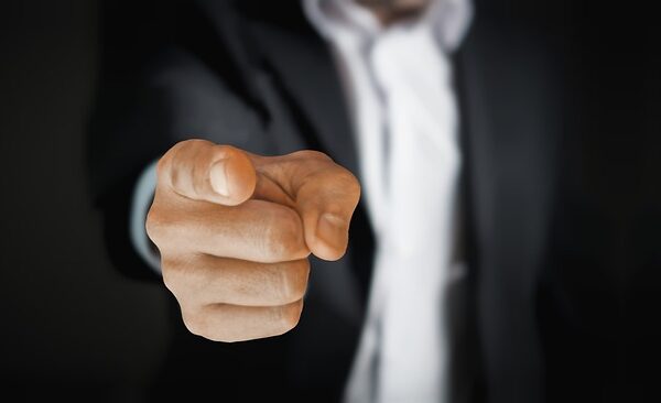 pointing-4190930_640