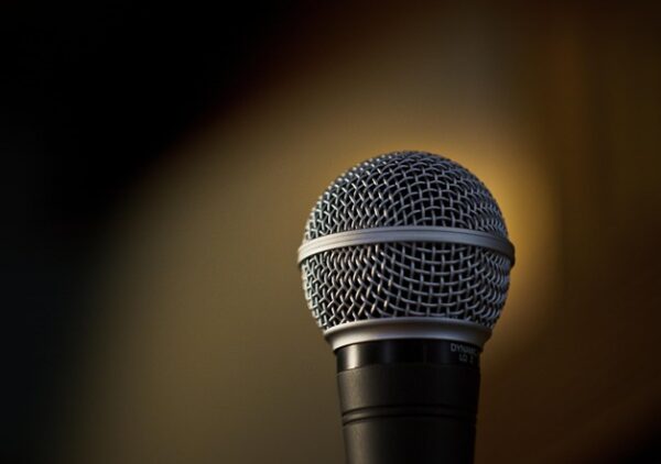 microphone-7620931_640
